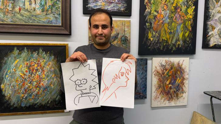 Aynı anda elleriyle 2 farklı resim çizen üniversitelinin hedefi sergi açmak