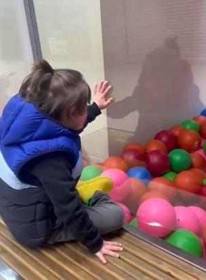 Down sendromlu çocuğu oyun alanına almayan AVM çalışanları, adli kontrol şartıyla serbest bırakıldı