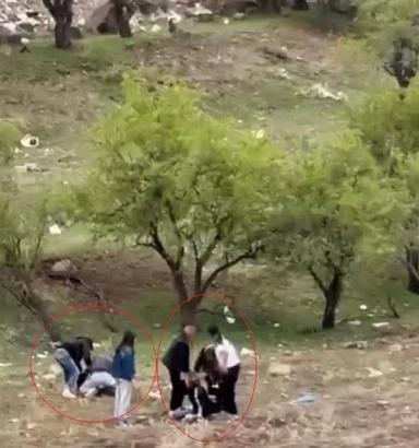 Elazığ’da genç kızların kavgası kamerada