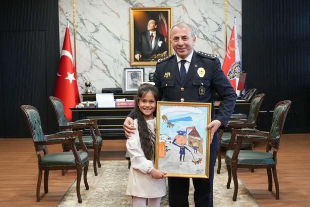 Polis olma hayali kuran Gökçe, emniyet müdürüyle bir araya geldi