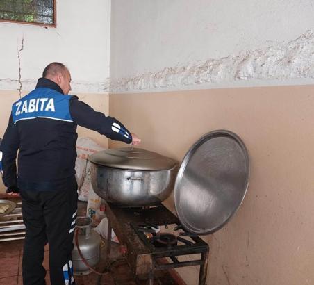 Merdiven altı tatlı imalatı yapan işletmeyi mühürledi