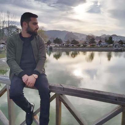 Boşanma aşamasındaki eşini, çocuğuna ait eşyaları bırakırken öldürmüş