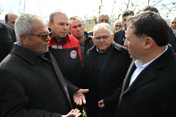 Vali Çiçek ve Başkan Büyükkılıç, 'zirai don' sonrası çiftçilerle bir araya geldi