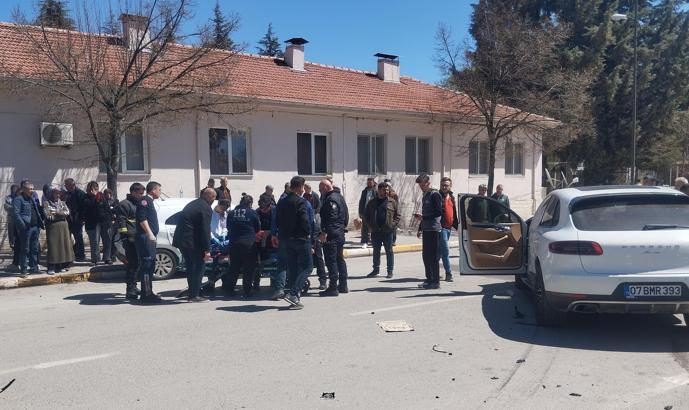 Korkuteli'de kaza: 4 yaralı