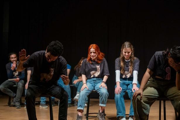 Perdeden çocuklara 'kitap' çıkacak