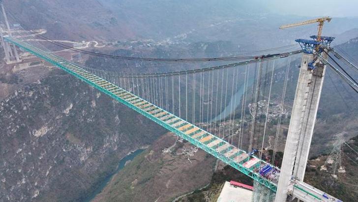 Çin'de dünyanın en yüksek köprüsü açılıyor