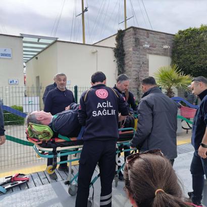 Teknede kalçasını kırdı; Yunan adasından deniz ambulansı ile getirildi