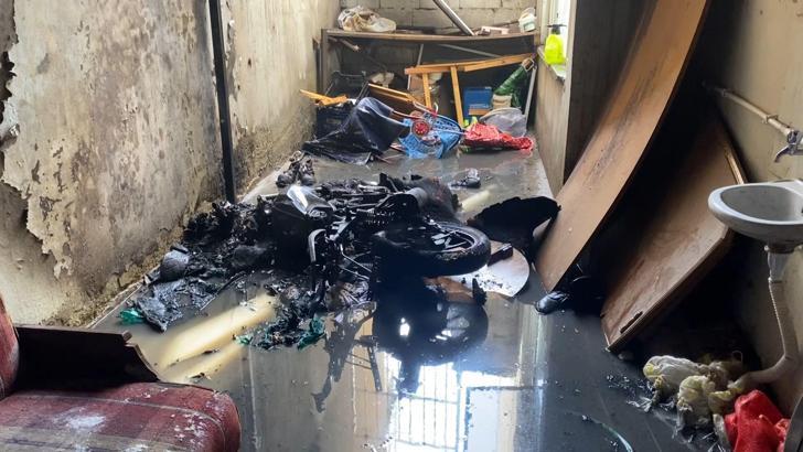 Elazığ'da park halinde bulunan motorsiklet yandı