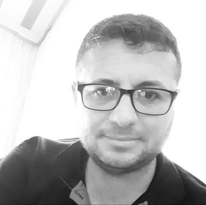 Park halindeki minibüste ölü bulundu