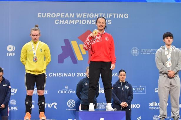 Aysel Özkan Avrupa Halter Şampiyonası’nda Avrupa İkincisi