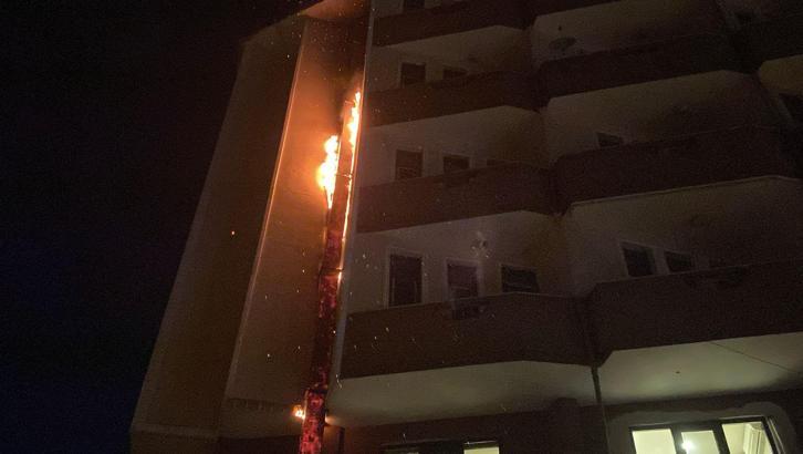 6 katlı binanın giriş katındaki yangın söndürüldü