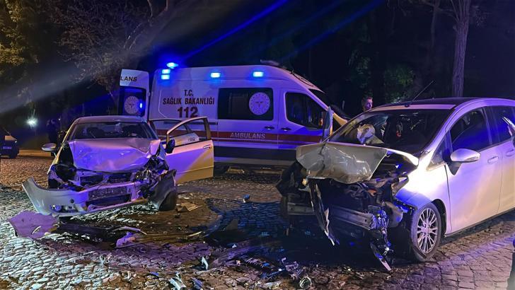 Edirne’de 2 otomobil kafa kafaya çarpıştı: 4 yaralı