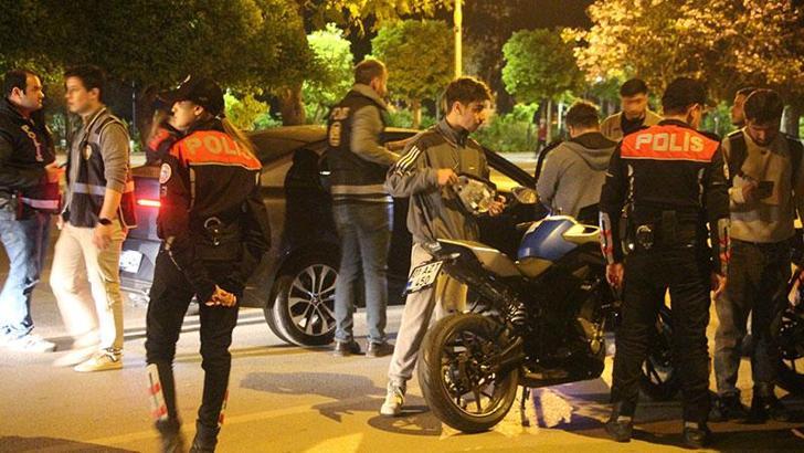 Adana'da 1228 polisin katıldığı denetlemelerde aranan 93 kişi yakalandı