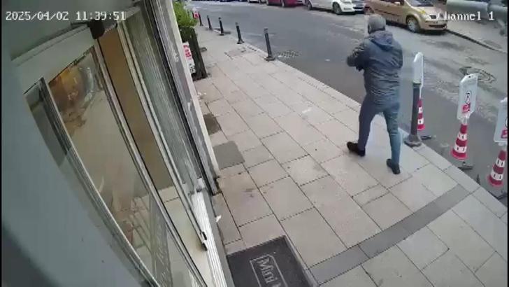 İstanbul- Fatih'te oğlu gibi arayıp 700 bin lira dolandırdılar