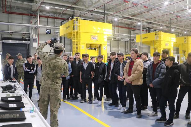 Öğrenciler, askeri teçhizatların üretimini yerinde gördü