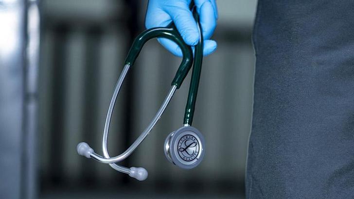 Almanya'da bir doktor 15 hastayı öldürmekle suçlanıyor