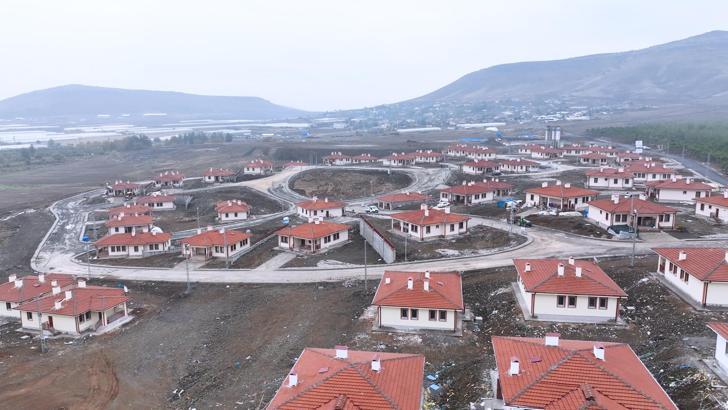 Bakan Kurum: Köy evlerimizi gören hayran kalıyor