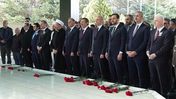 8'inci Cumhurbaşkanı Turgut Özal mezarı başında anıldı