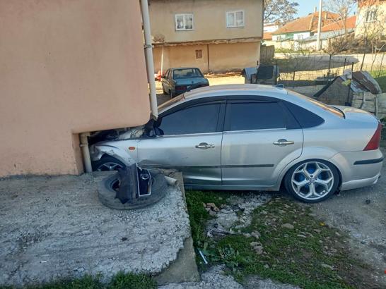 Otomobiller çarpıştı: 4 yaralı