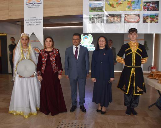 Türk dünyası öğrencileri, İzmir'de buluştu / Ek fotoğraflar