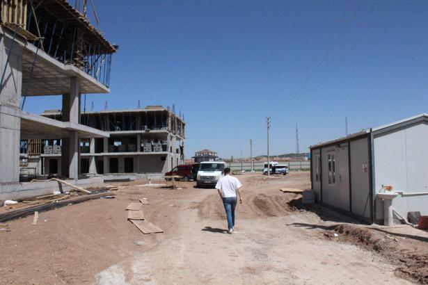 İnşaatın ikinci katından düşen işçi yaralandı