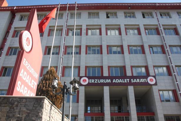 Direksiyonda yaralı bulunan sürücünün aracının bagajından eşinin cesedi çıktı