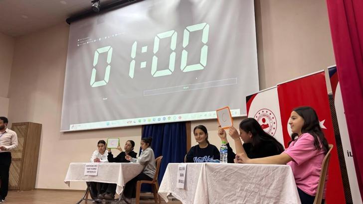 Bilgi yarışması kazananlarına ödülleri verildi