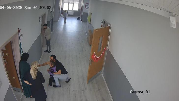 Boğazına para kaçan 5 yaşındaki Irmak'ı, okul müdürü Heimlich manevrasıyla kurtardı