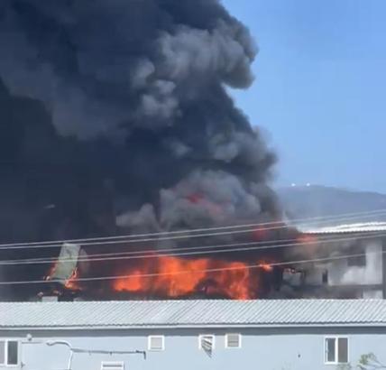 Hatay'da işçi konteynerleri alev alev yandı