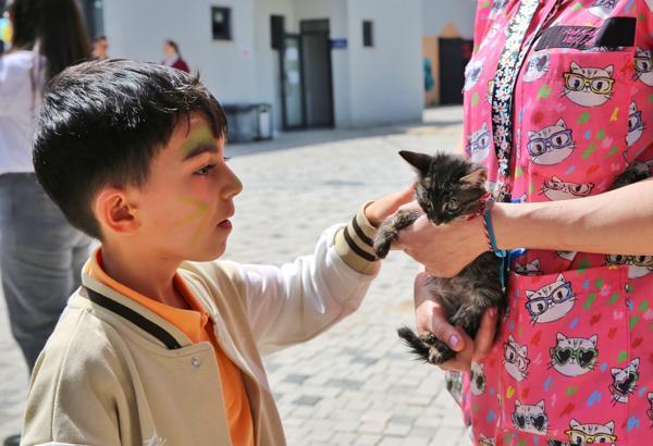 Bursa Büyükşehir Belediyessi, çocukları sokak hayvanlarıyla buluşturdu