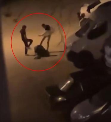 Tartıştığı 4 kişi tarafından tekme-tokat dövüldü