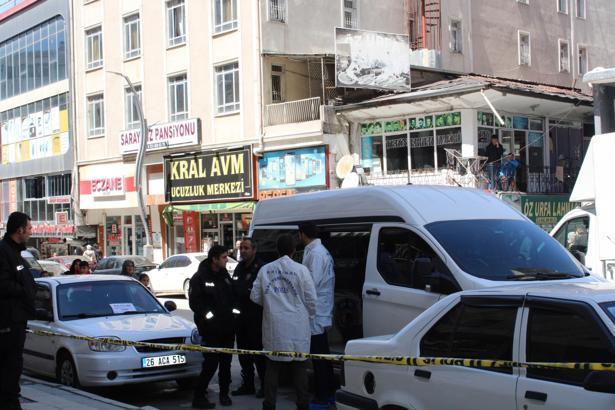 Giyim mağazasında silahlı kavga; 1 ölü, 4 yaralı