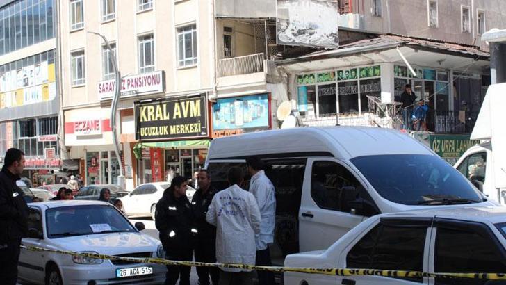 Giyim mağazasında silahlı kavga; 1 ölü, 4 yaralı