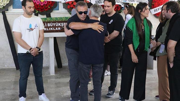 Ersun Yanal, babası Ural Yanal'ı toprağa verdi