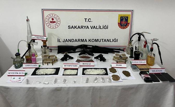 Sakarya'da uyuşturucu ve silah kaçakçılarına operasyon; 2 tutuklama