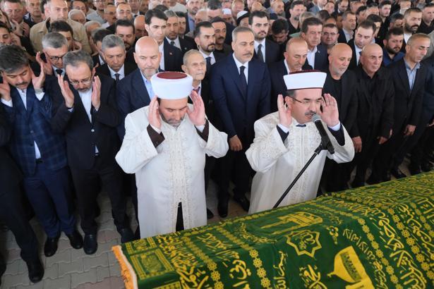 Mevlüt Çavuşoğlu'nun babası toprağa verildi