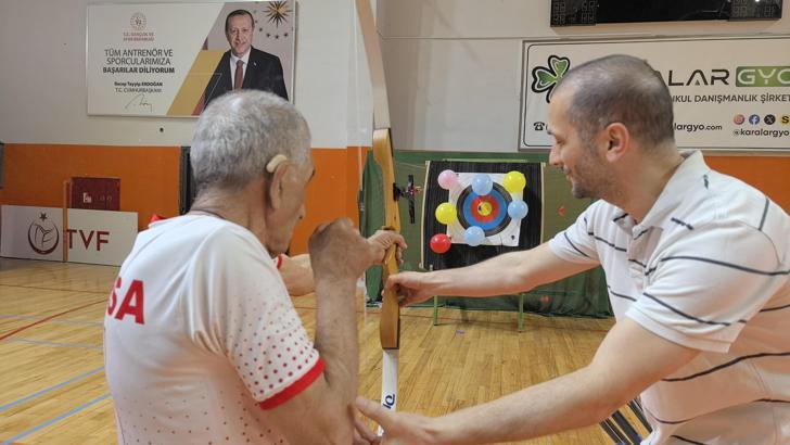 Bursa'da düzenlen ‘Huzurevleri Spor Şenliği’nde 65 yaş üstü 120 sporcular yarıştı