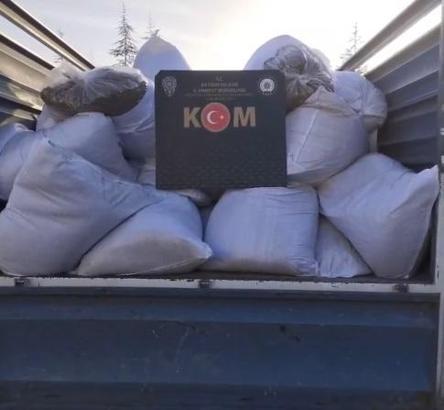 Kayseri'de 1 ton 360 kilo kaçak tütün ele geçirildi