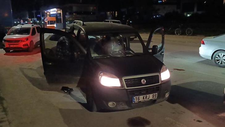 Seyir halindeki hafif ticari araca pompalı tüfekle ateş açıldı; 1 yaralı