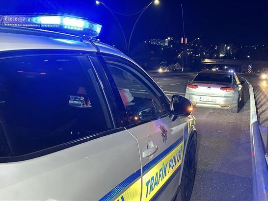 Yolun karşısına geçmeye çalışırken otomobilin çarptığı yaya öldü