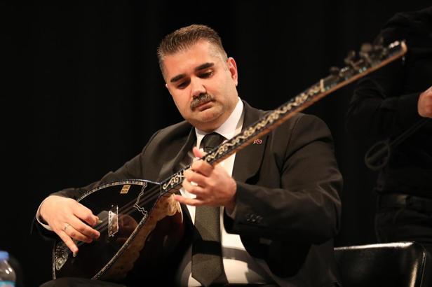 Başsavcı, 'Gel Sevelim' ve 'Yandı Bağrım' türküleri ile Neşet Ertaş'ı andı