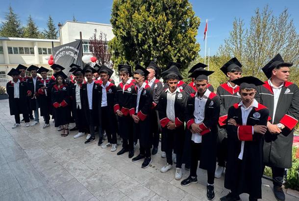 Turizm lisesi öğrencilerinin mezuniyet heyecanı
