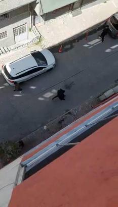 İstanbul - Esenler’de motosikletliye çarpıp kaçan otomobil sürücüsü, durdurulunca bıçak çekti