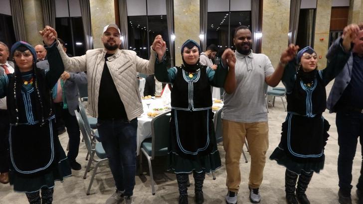 Orta Doğu Kültür ve Turizm Zirvesi'nde horon oynarak eğlendiler