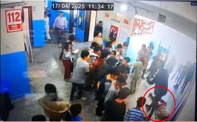 Dili boğazına kaçan öğrenciyi müdür yardımcısı kurtardı; o anlar kamerada