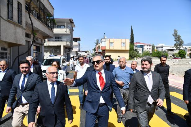 Asfalt ve kaldırım çalışmaları tamamlanan bir yol daha trafiğe açıldı