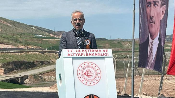 Bakan Uraloğlu: Siirt-Kurtalan yeni demir yolu projesini yatırım programına aldık