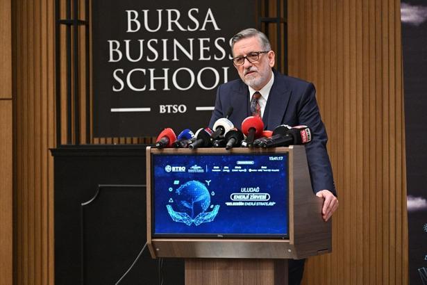 ‘Geleceğin Enerji Stratejisi’ Uludağ Enerji Zirvesi’nde Konuşuldu