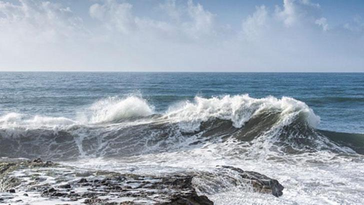 Avustralya kıyılarına vuran dev dalgalar nedeniyle 5 kişi öldü