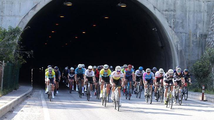 AKRA Gran Fondo’da pedallar dostluk için döndü